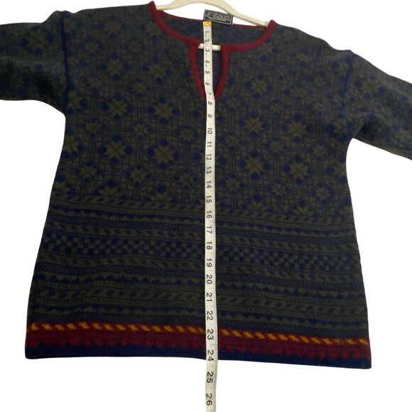 Oleana Norwegian Wool Sweater Size S V Neck snowflake design - Picture 8 of 9